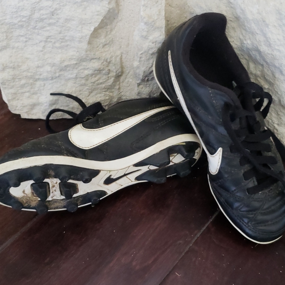 Nike cleats well loved size toddler 11 unisex